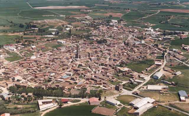 Vista aérea de Santa María del Campo, Burgos, España.